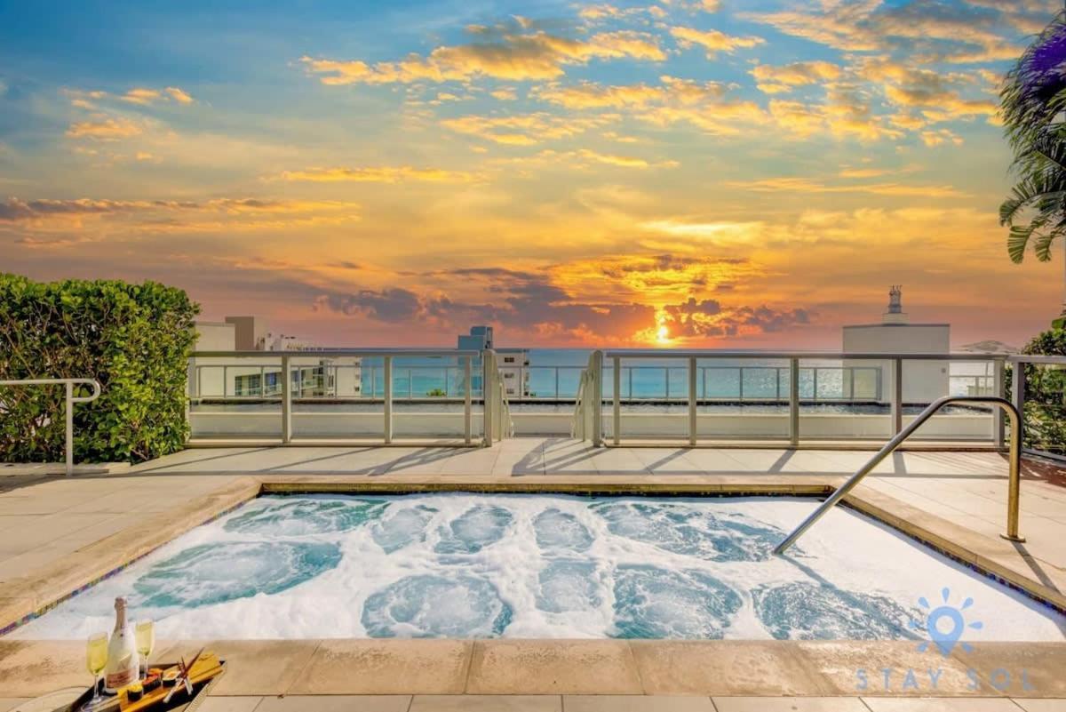 Rooftop Pool - Hot Tub - Gym - Near Appartement Hollywood