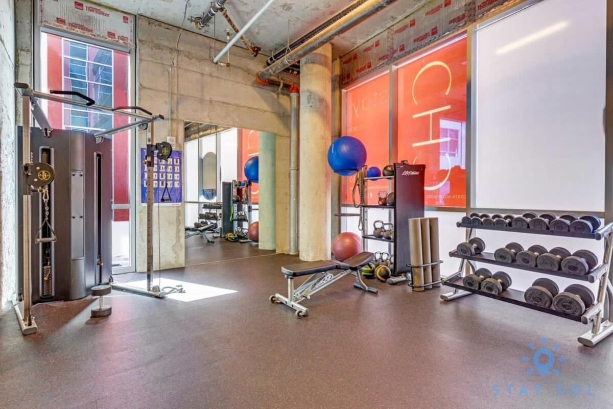 Rooftop Pool - Hot Tub - Gym - Near *